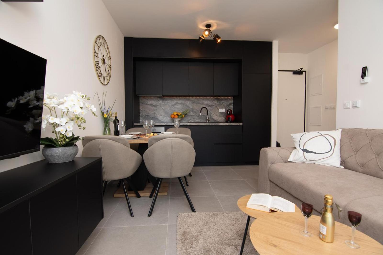 Studio Apartman Apollonia Sinj Exterior foto