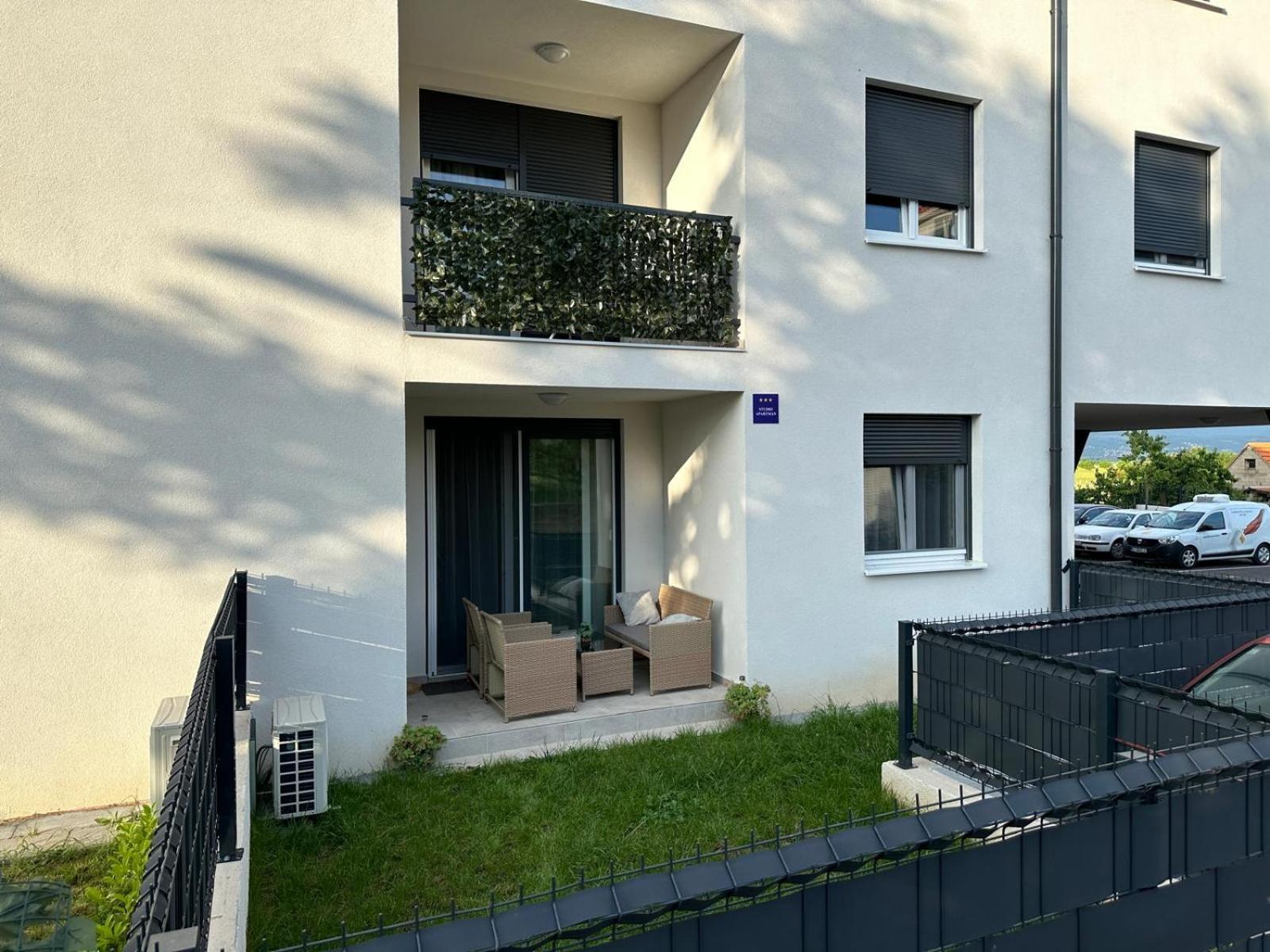 Studio Apartman Apollonia Sinj Exterior foto